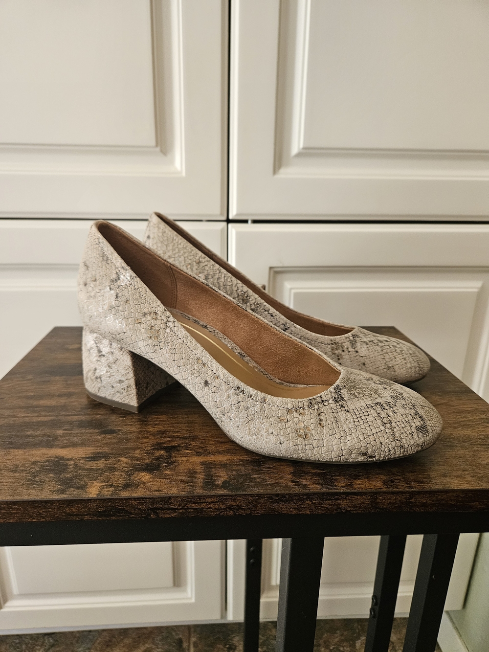 Vionic Carmel Leather Snake Block Heel Pumps Smart Casual Edgy Preppy Elevated